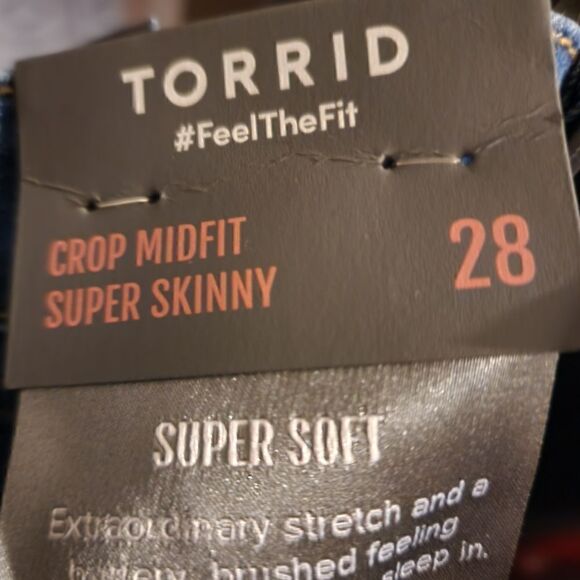 28W Torrid Crop Skinny Fit Mid Rise Jean Super Soft Midfit Blue Denim Stretch NW - Picture 8 of 8